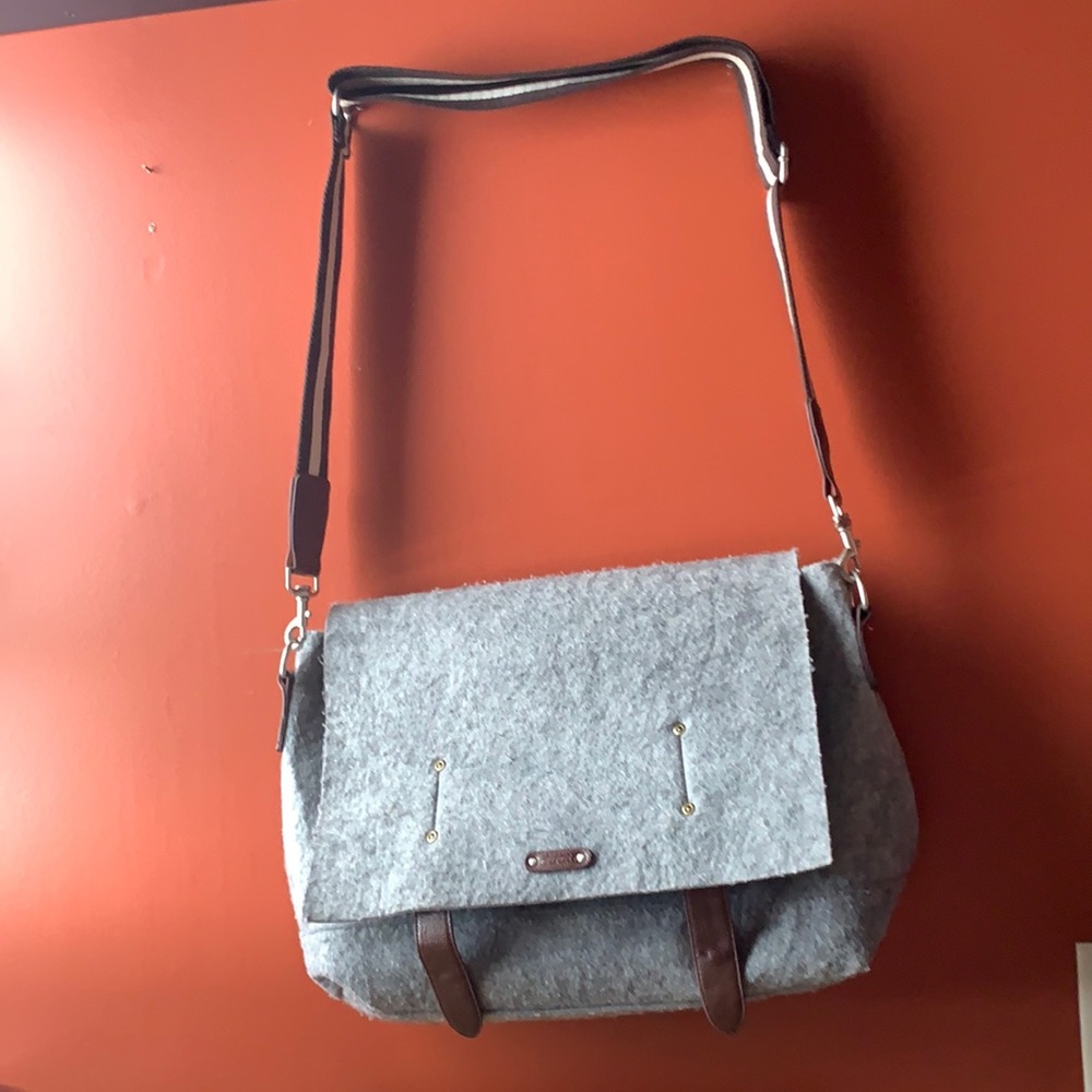 Ducti felted fabric Messenger bag / CARRYING CASE / computer bag with strap